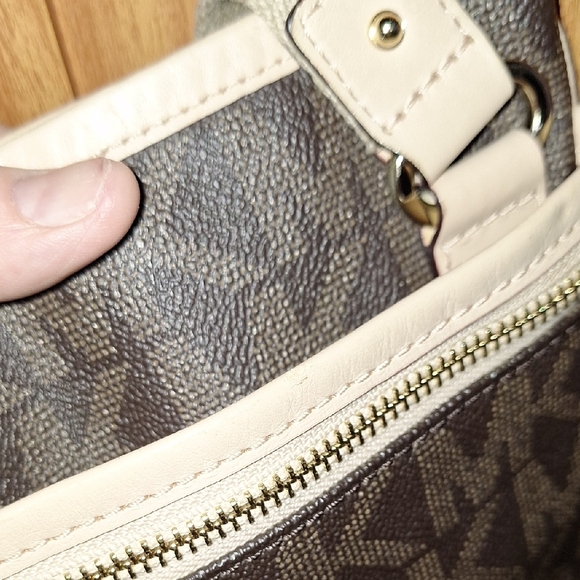 Michael Kors- Jet Set Crossbody Bag (Brown And Tan) W/ Wallet - Picture 9 of 12